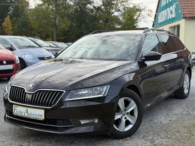 Skoda Superb Combi Ambition /1.HAND/BI XENON/NAVI/