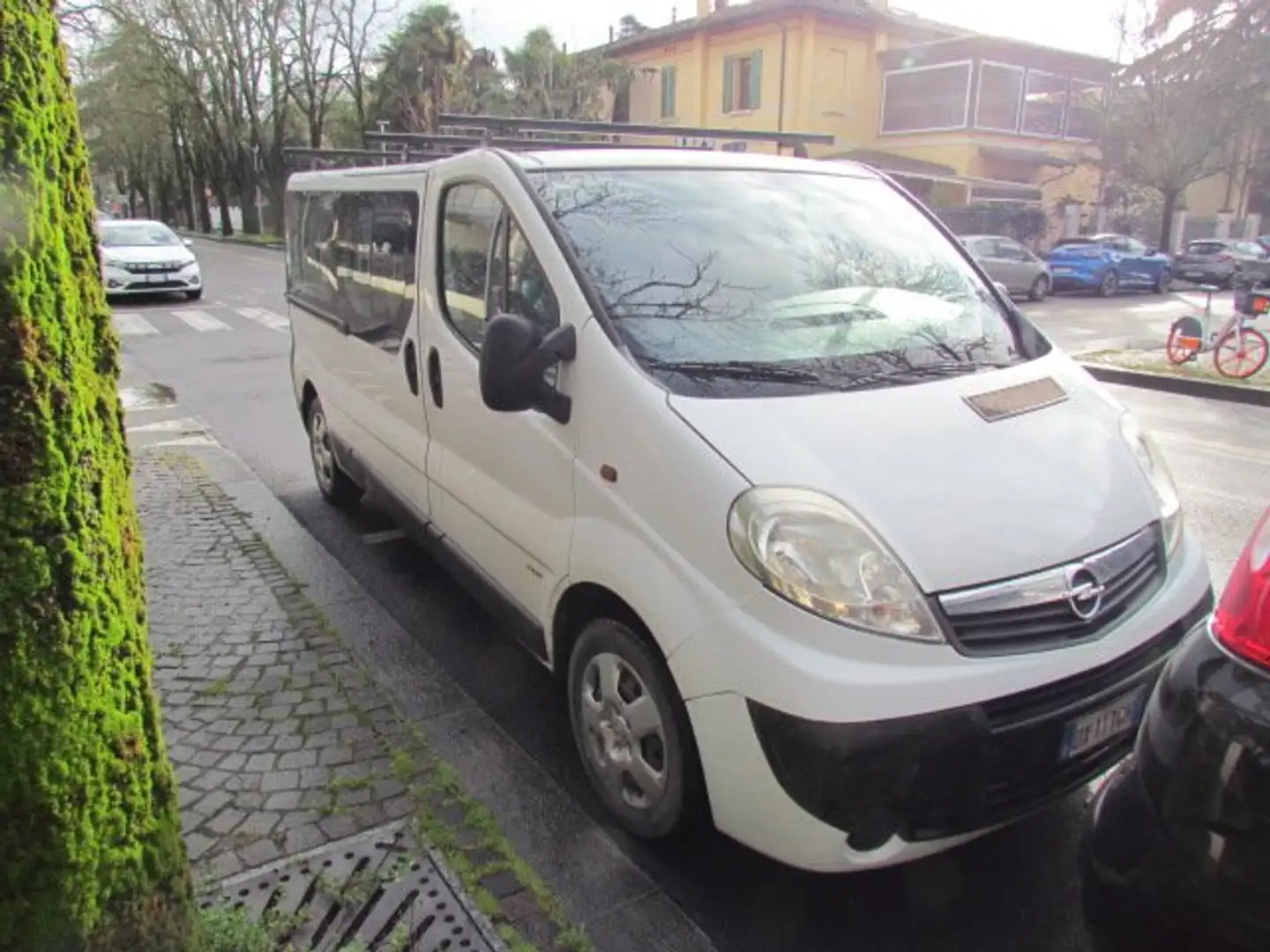 Opel Vivaro 2.0 115 cv 9 posti passo lungo Bianco - 1