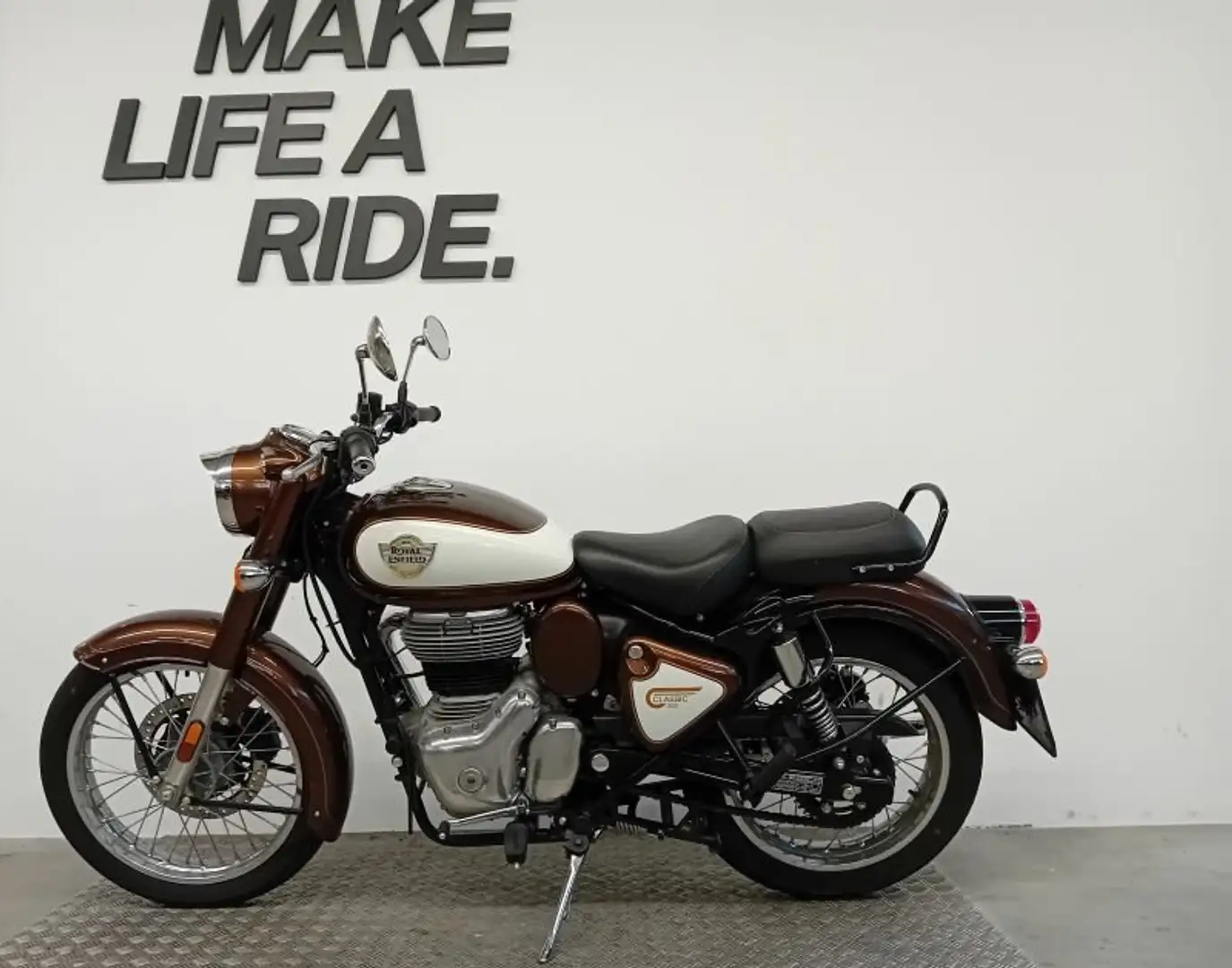 Royal Enfield Classic 350 Bronze - 2