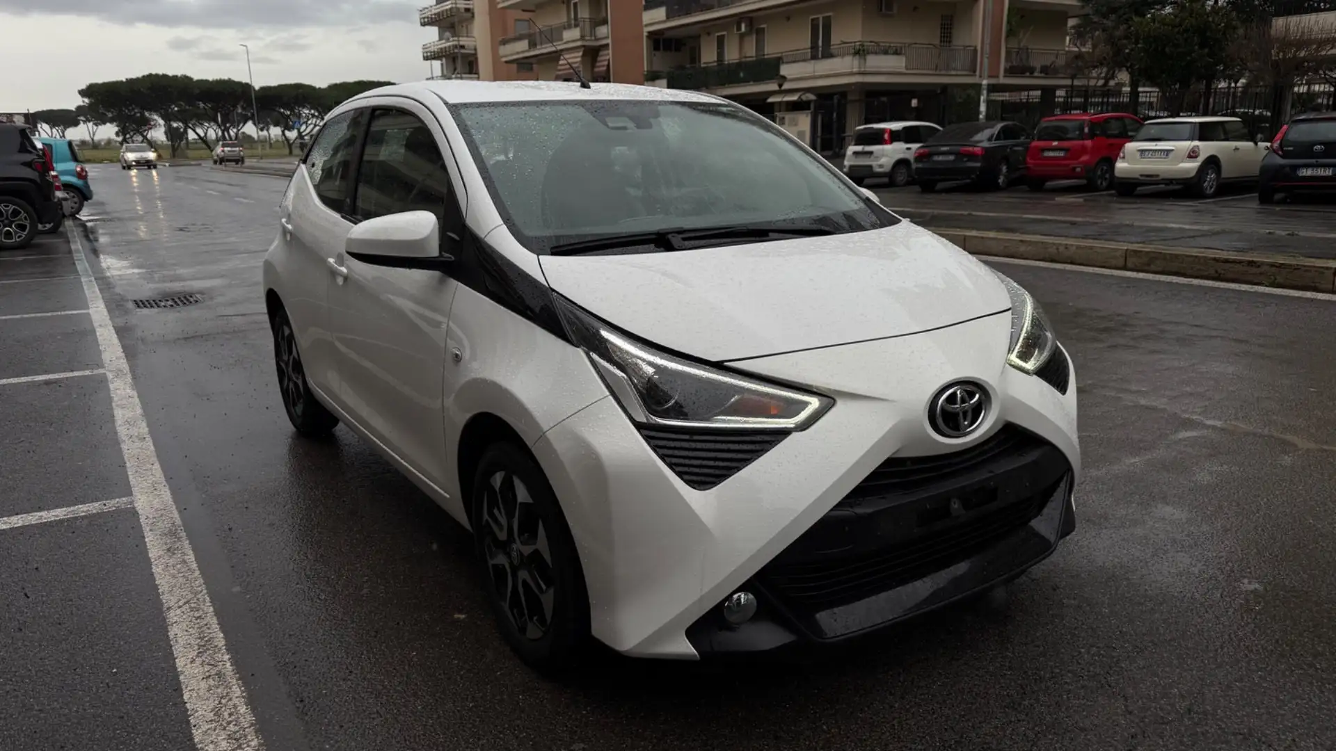 Toyota Aygo Connect 1.0 VVT-i 72 CV 5 porte x-play LED KAMERA Bianco - 2