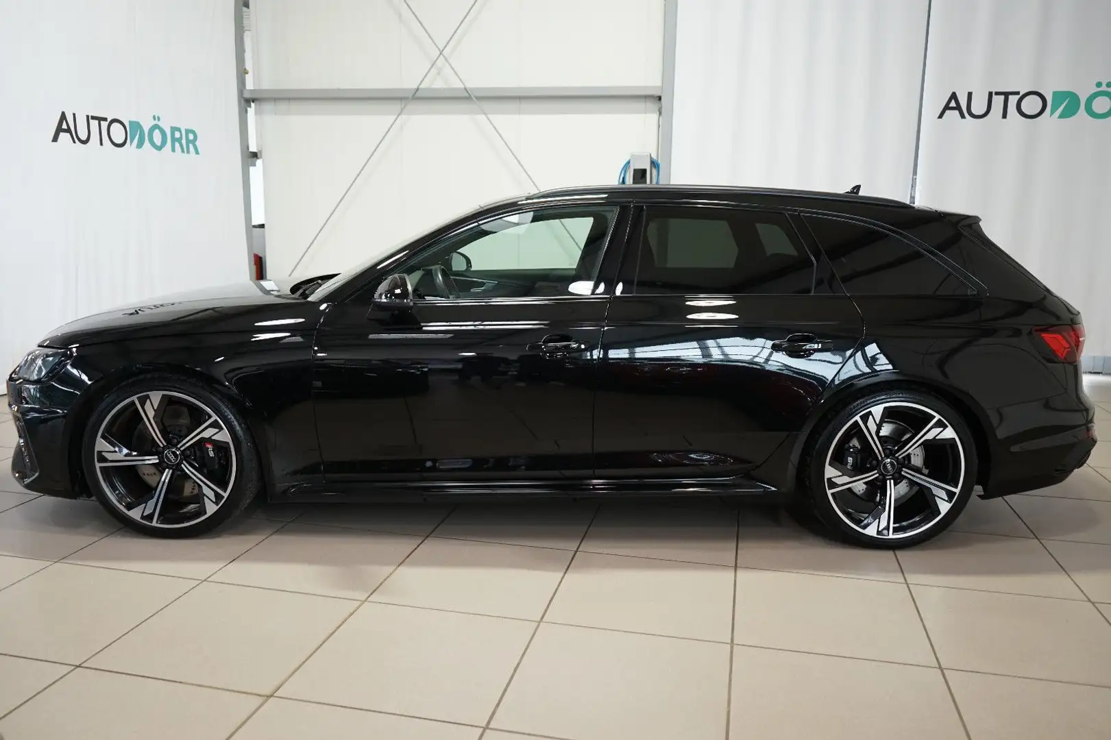 Audi RS4 Avant quattro Sportabgas.+Pano+Massage+RFK Schwarz - 2