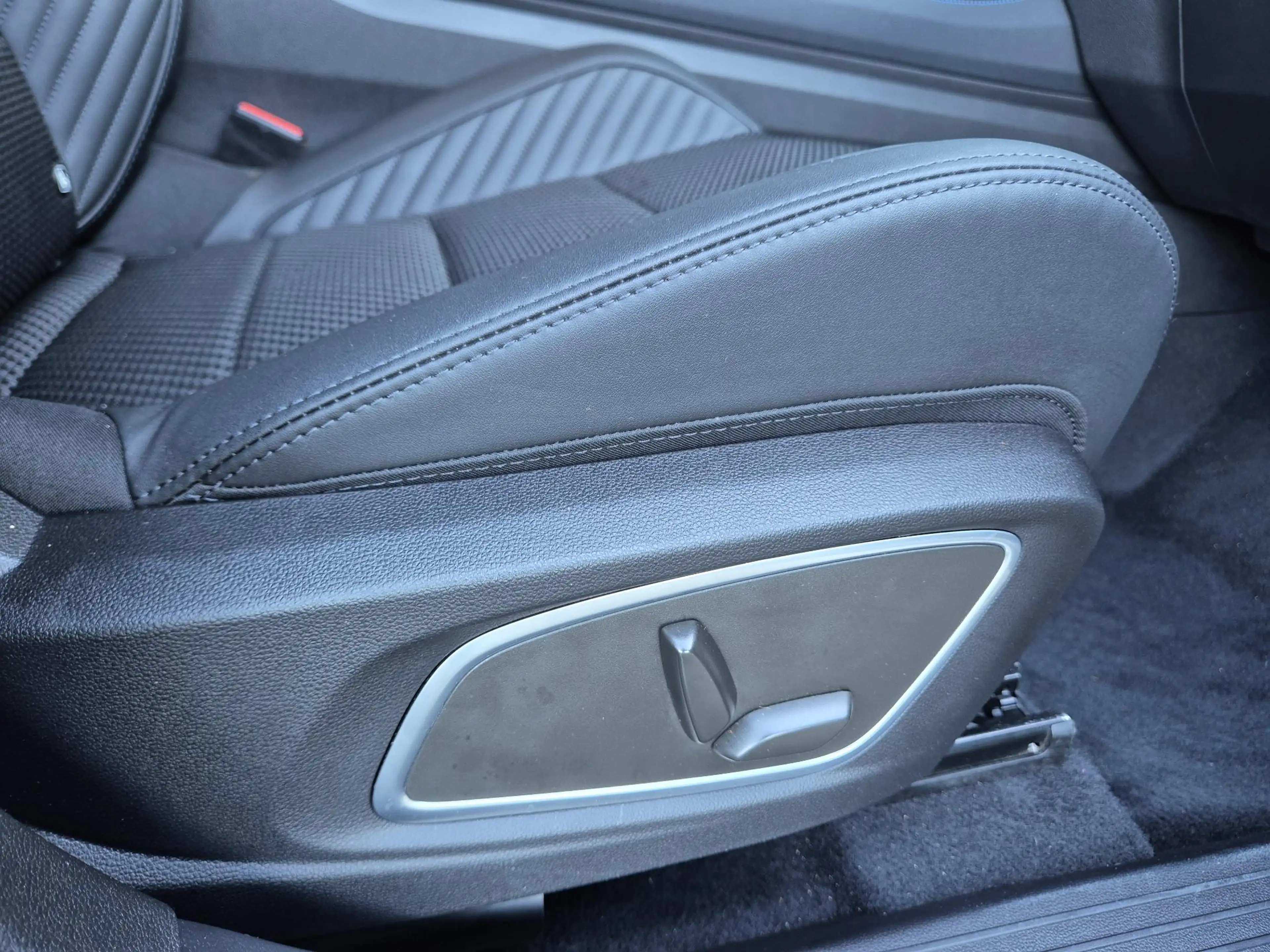 Renault Austral 1.2 E-Tech full hybrid 200 esprit Alpine All Seaso — photo 38