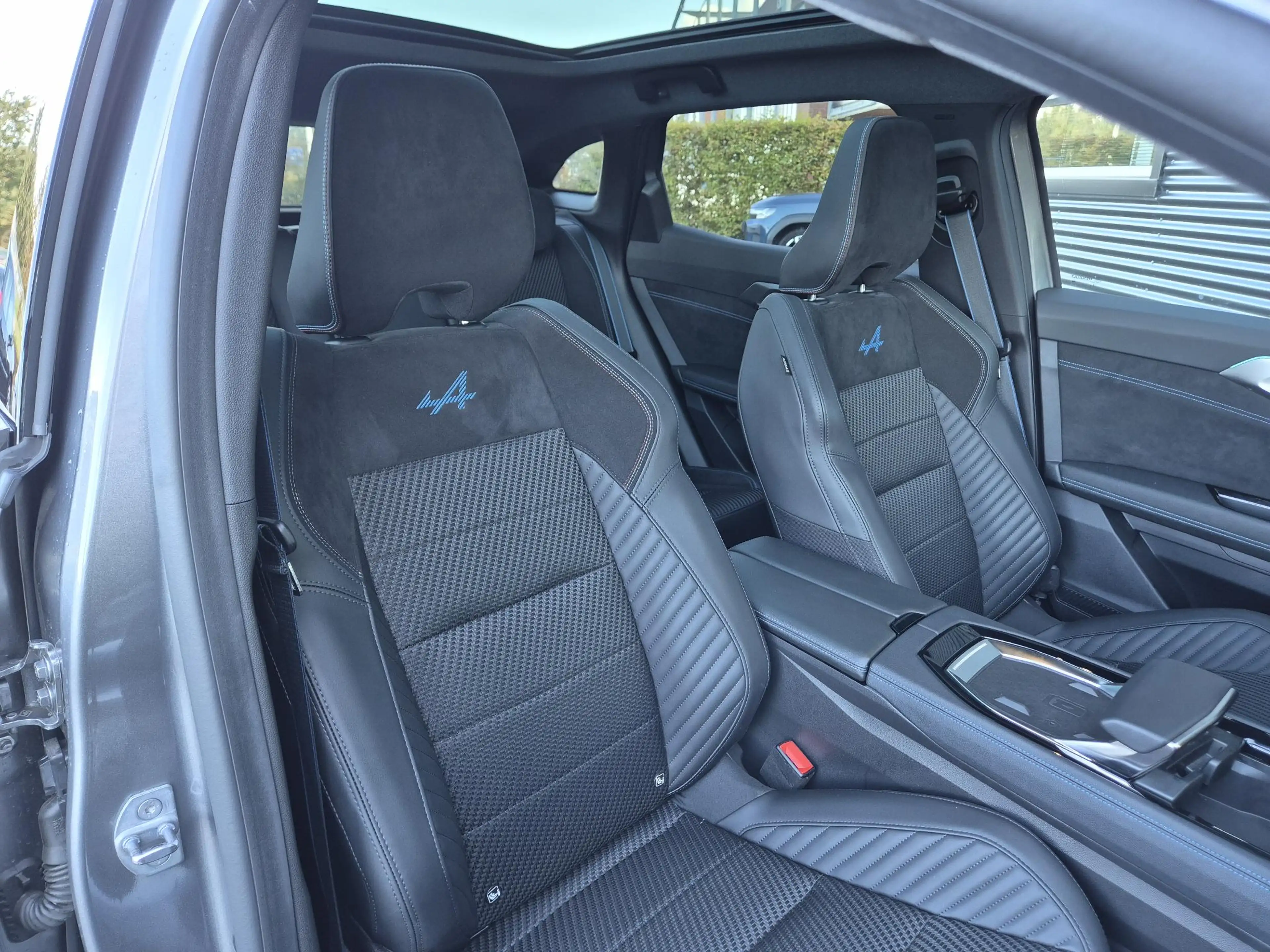 Renault Austral 1.2 E-Tech full hybrid 200 esprit Alpine All Seaso — photo 39