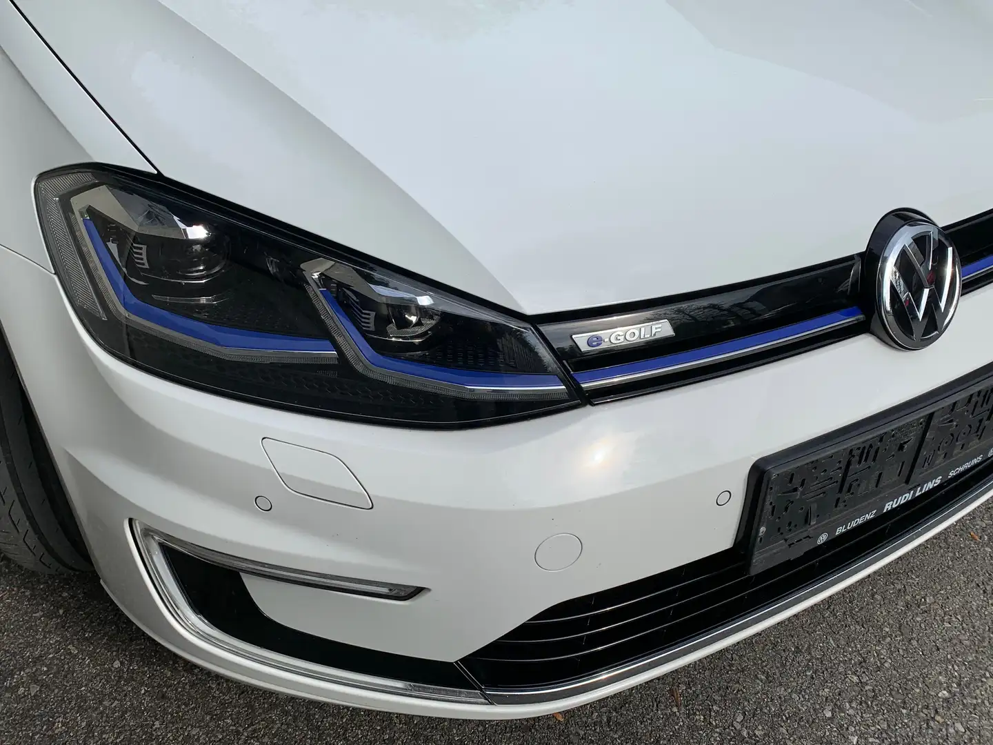 Volkswagen e-Golf virtual Cockpit, Dynaudio, Kamera Navi Serviceheft Bílá - 2