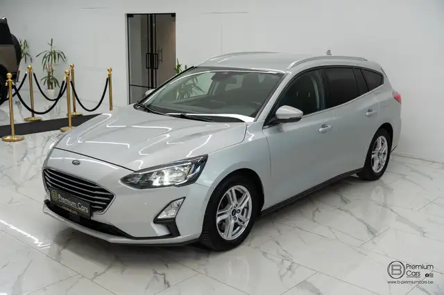 Ford Focus view 3