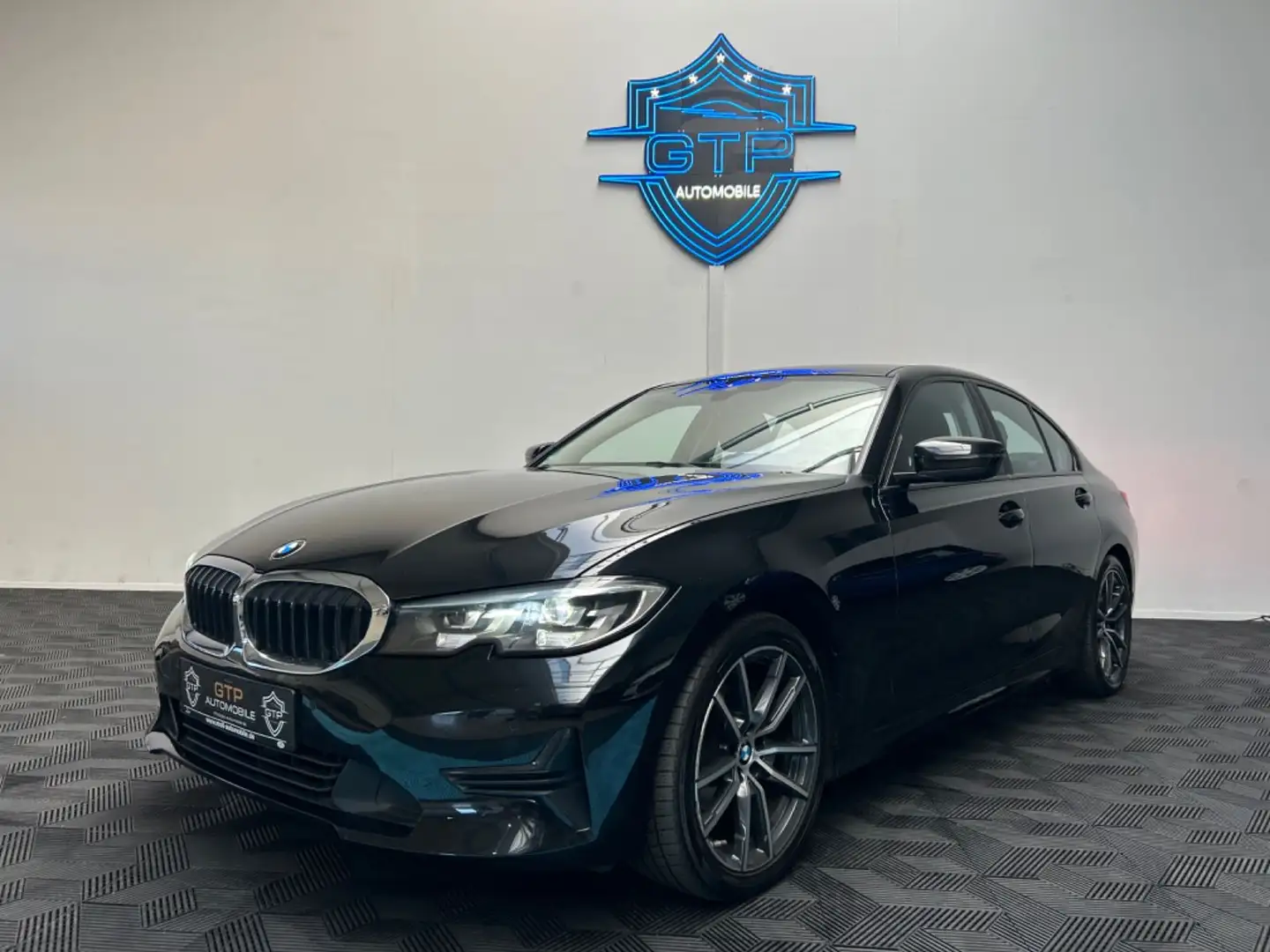BMW 318 Baureihe 3 Lim. 318 i Advantage Schwarz - 1