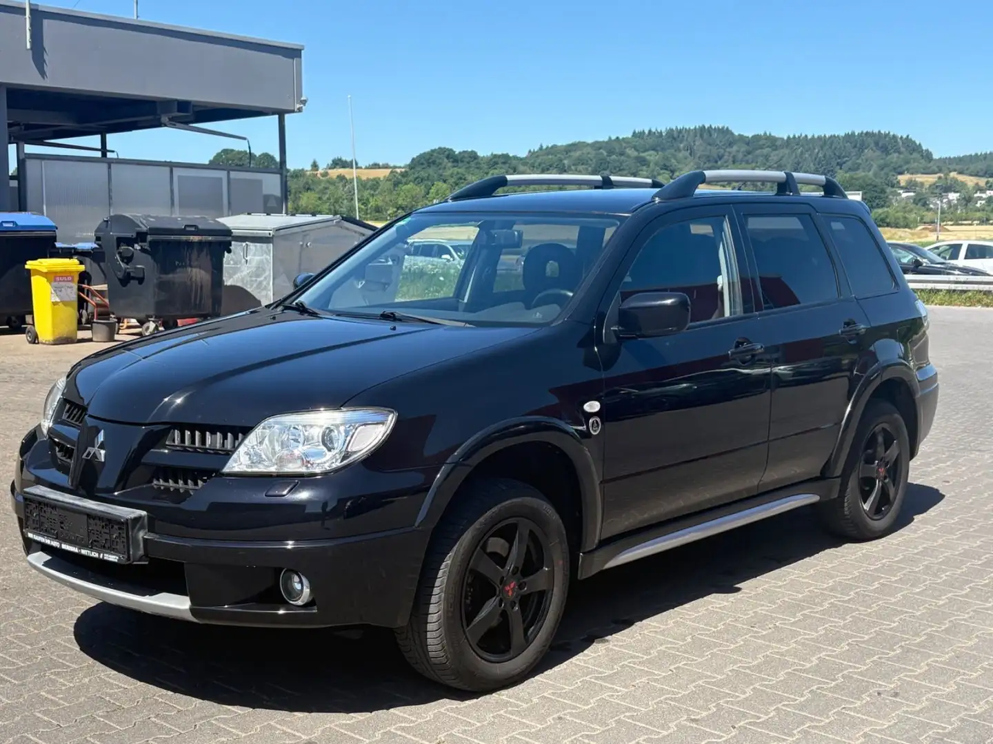 Mitsubishi Outlander 2.4 Intense 4x4 Klima AHK Schwarz - 1