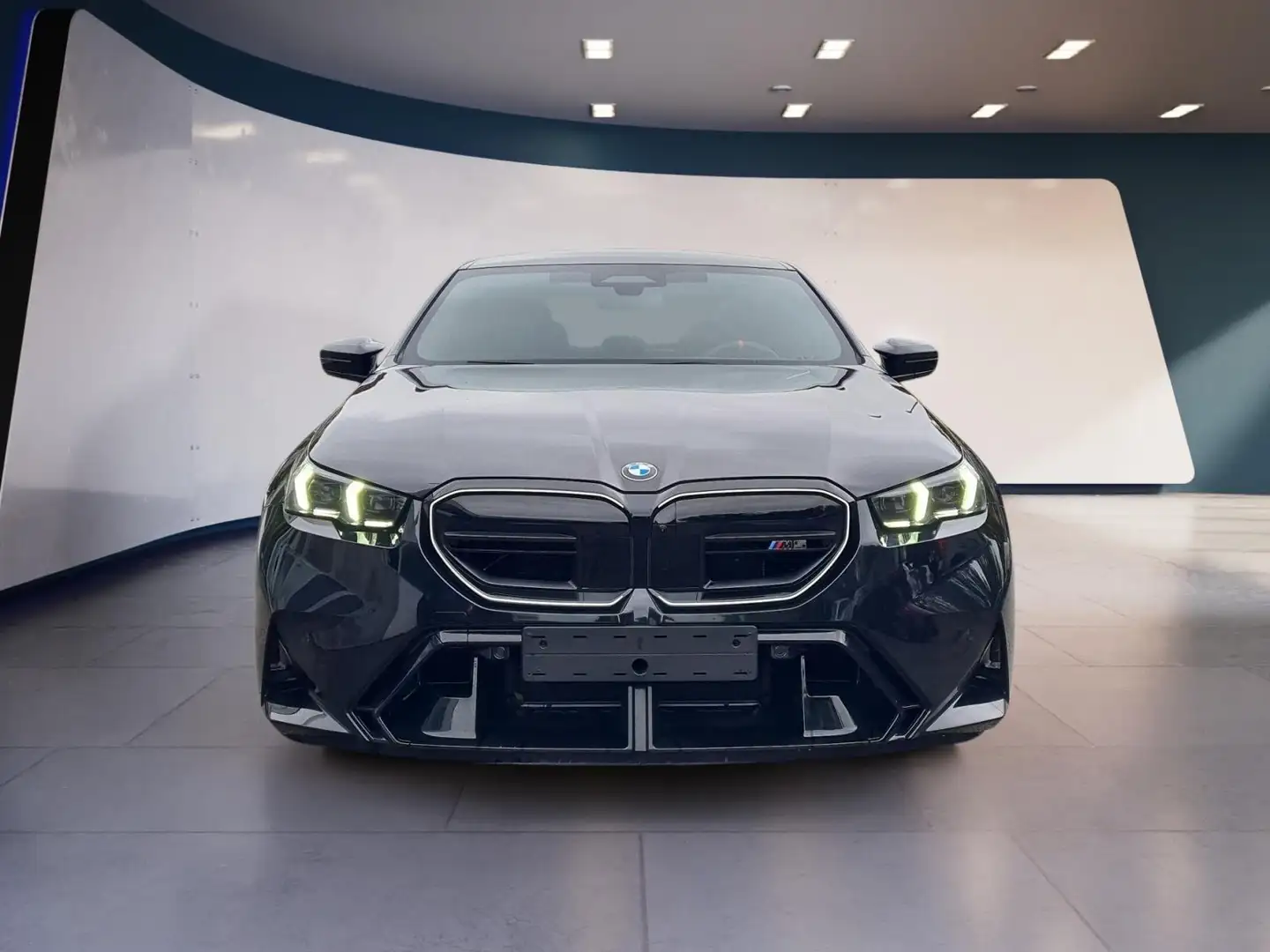 BMW M5 Basis Lim. DrivAssistPro Comfort FastCharge Par... Schwarz - 1