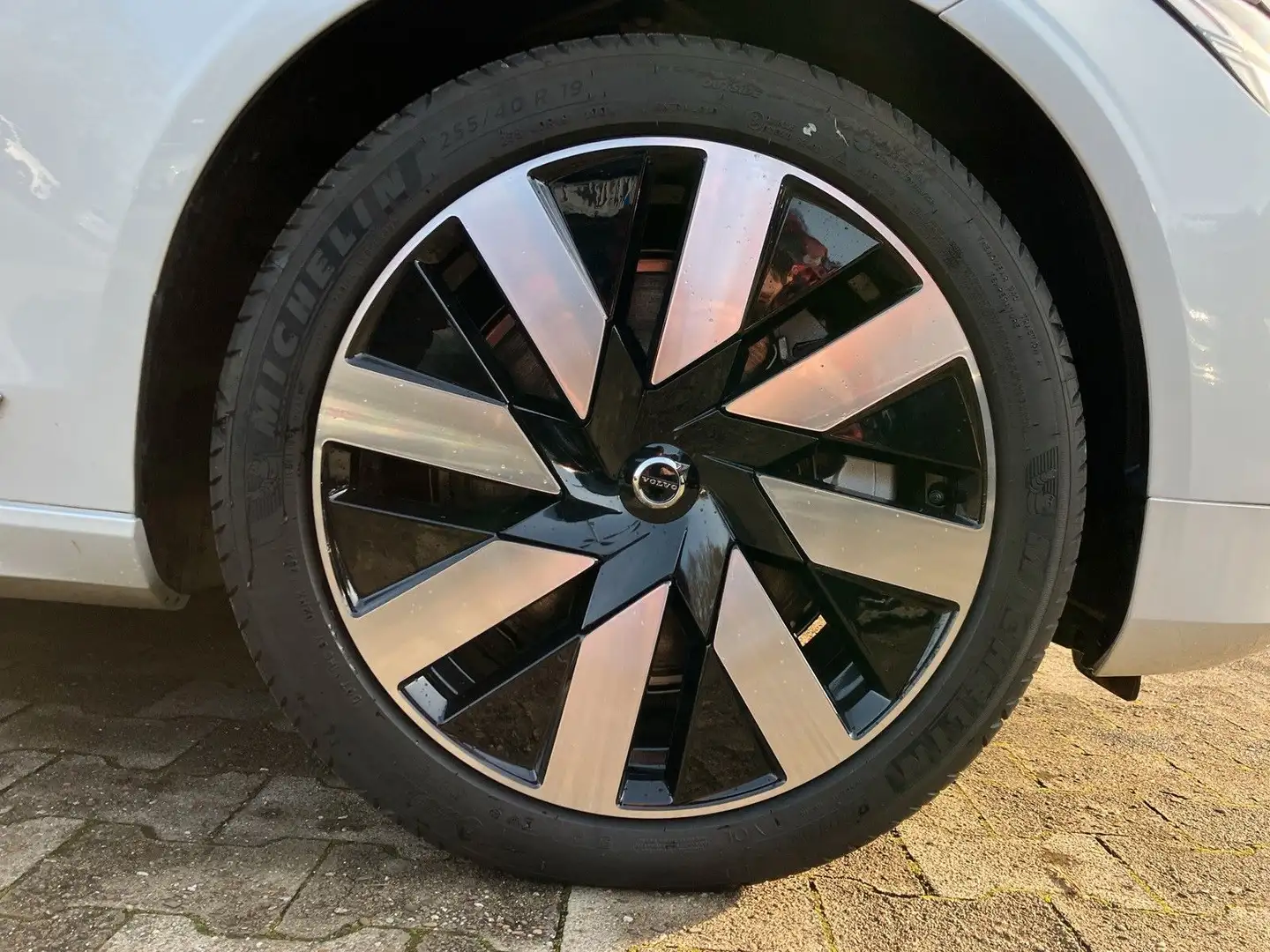 Volvo V90 T6 AWD Plug-in Hybrid Plus Bright AHK ACC Weiß - 2