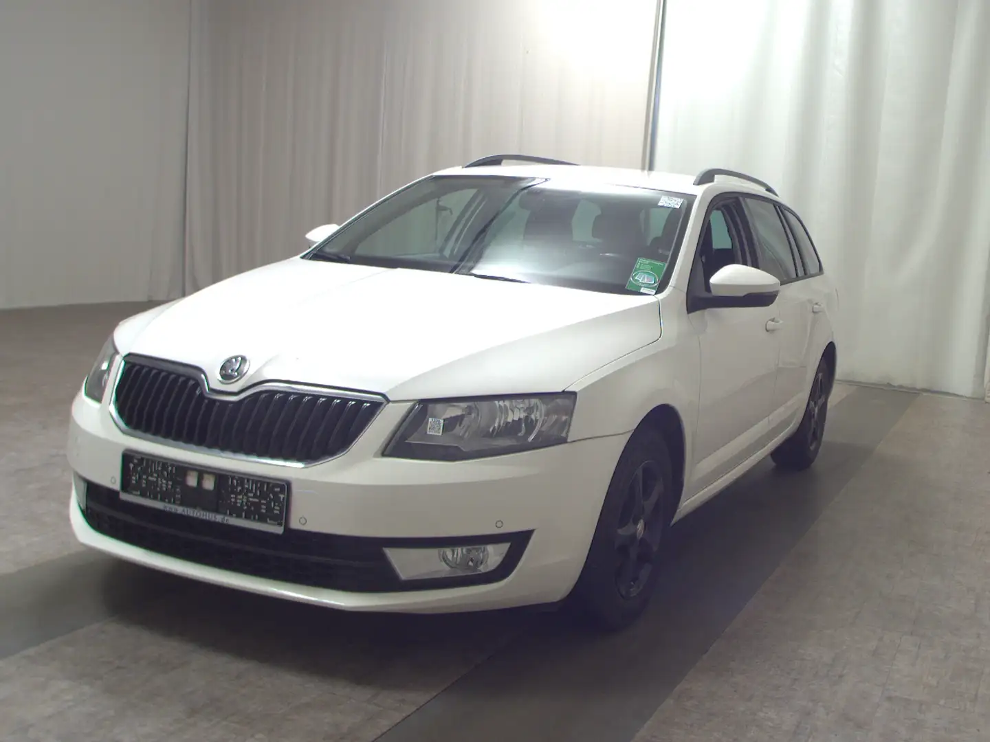 Skoda Octavia Kombi 1.6 TDI Ambition Navi PDC Tempomat Weiß - 2