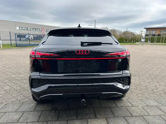 Audi Q3 view 6