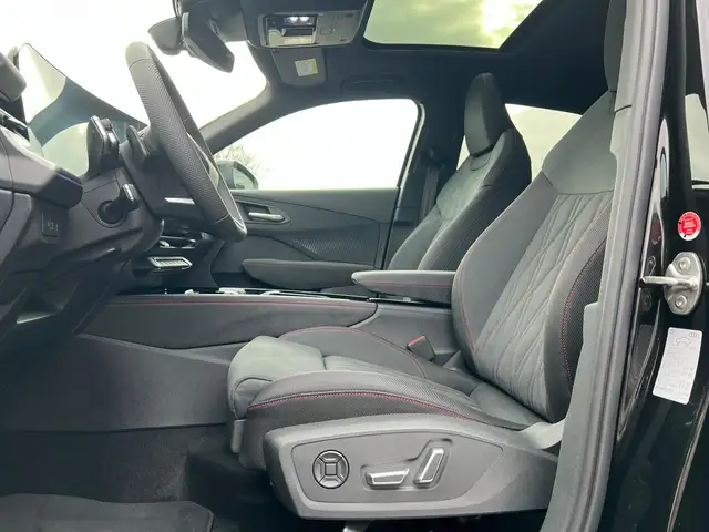 Audi Q3 view 12