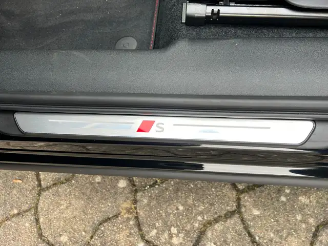 Audi Q3 view 11