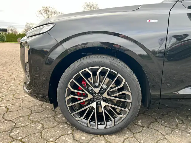 Audi Q3 view 4