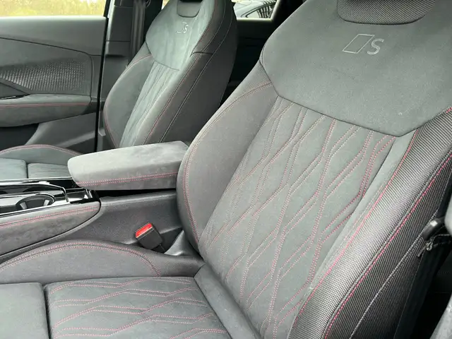 Audi Q3 view 13