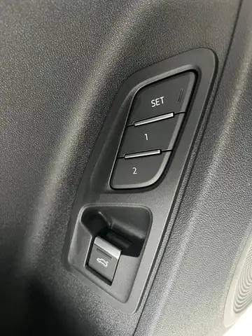 Audi Q3 view 10