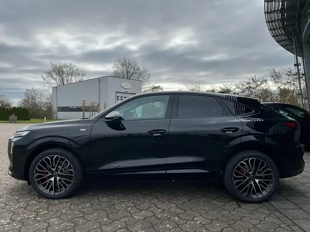 Audi Q3 view 3