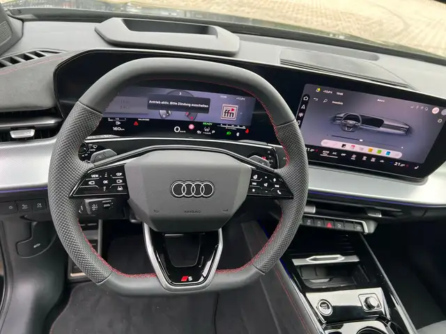 Audi Q3 view 14