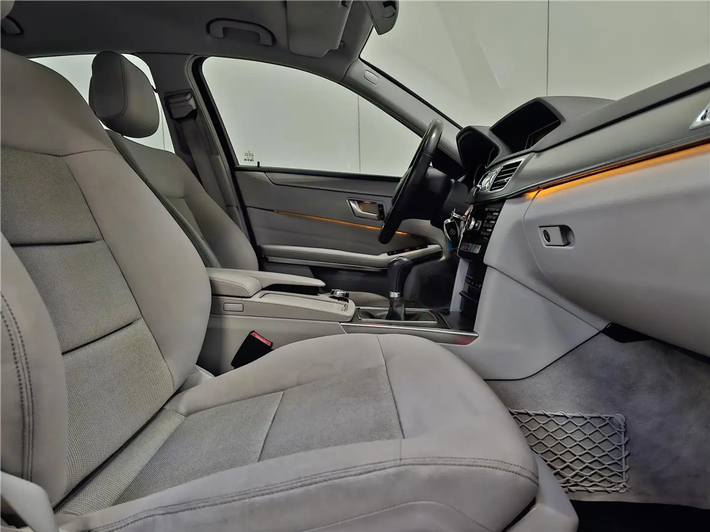 Mercedes-Benz E 200 CDI Berline - GPS - Airco - Bluetooth- Topstaat! Grijs - 2