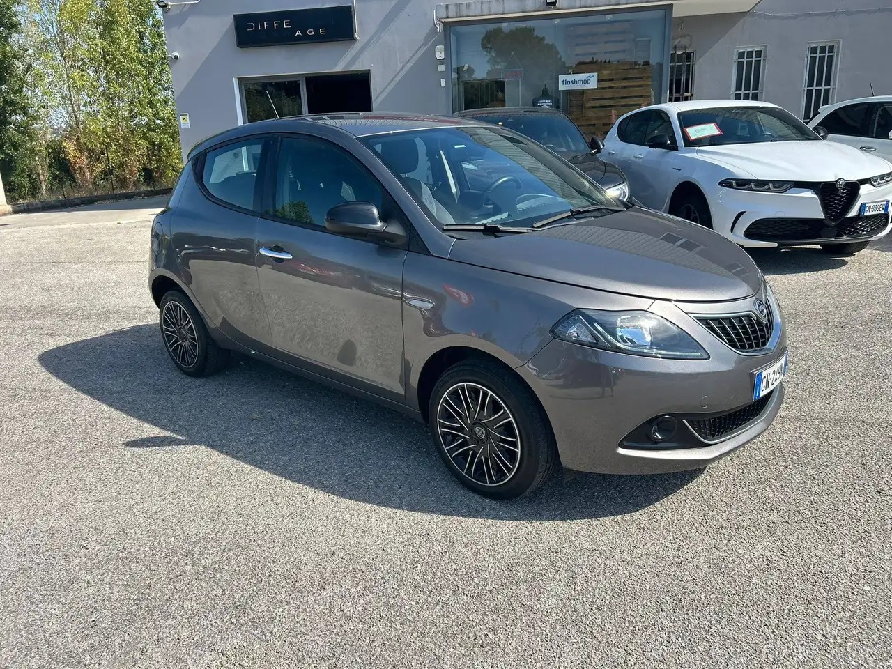 Lancia Ypsilon 2023 — фото 11