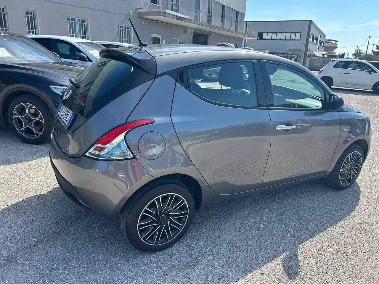 Lancia Ypsilon 2023 — фото 8