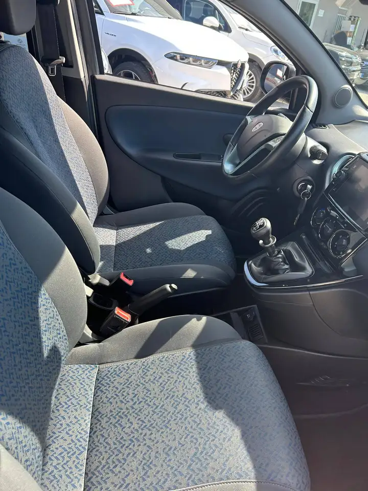 Lancia Ypsilon 2023 — фото 12
