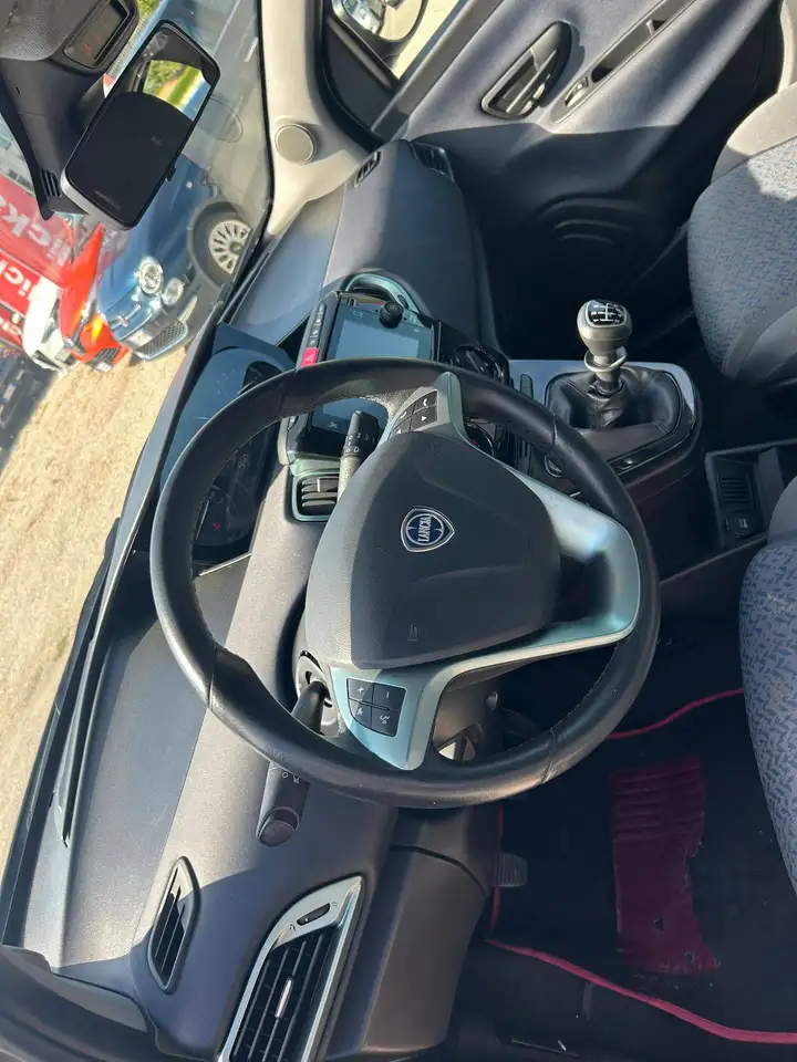 Lancia Ypsilon 2023 — фото 15