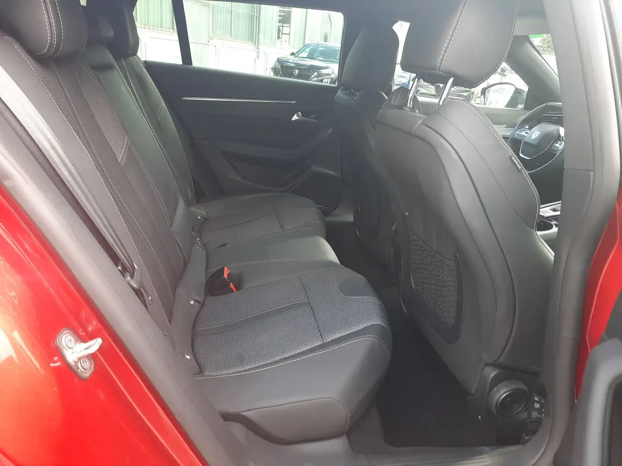 Peugeot 508 1.5 BlueHDi 130 SW Allure Navi Kamera LED 28