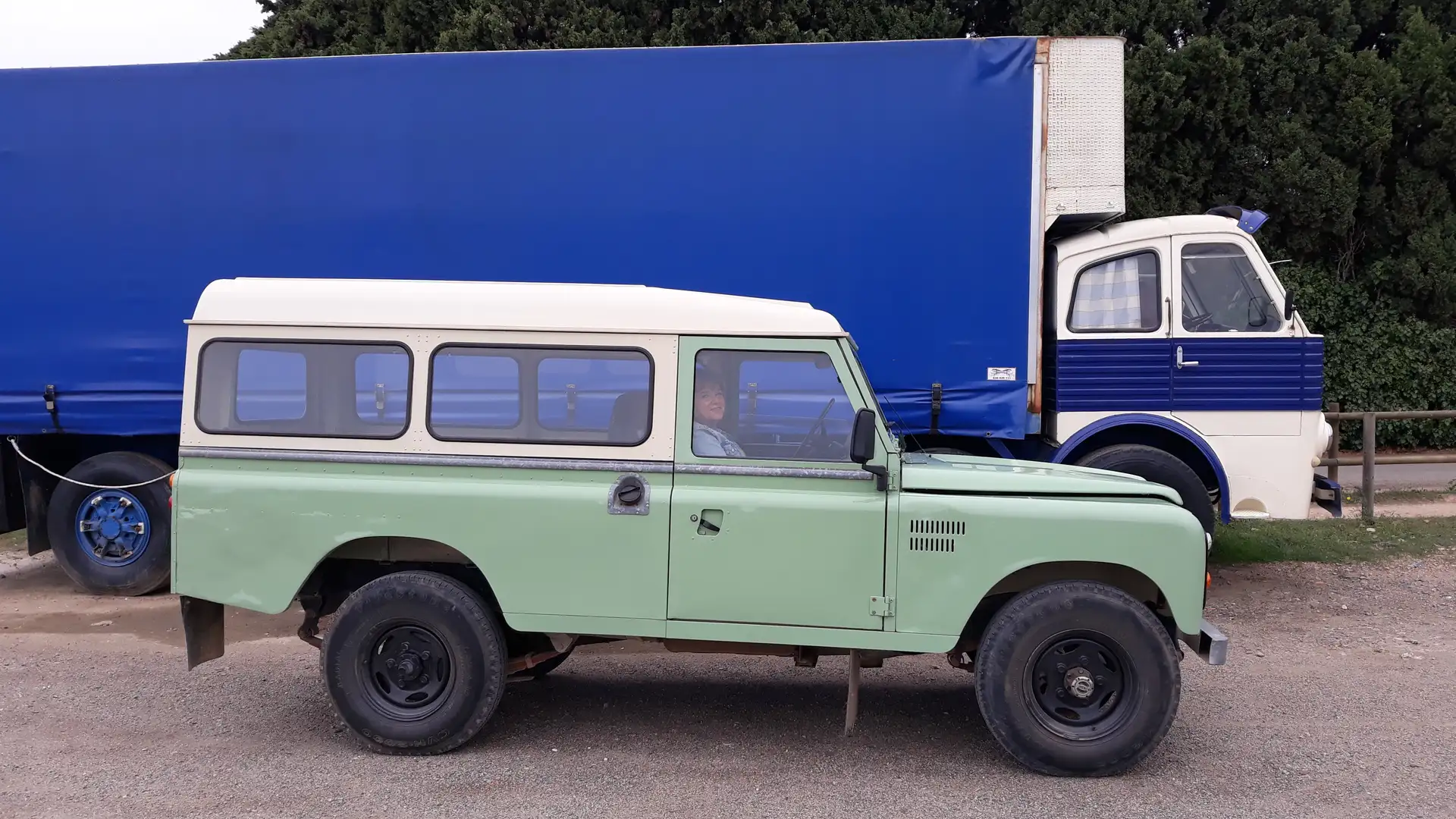 Land Rover - 2