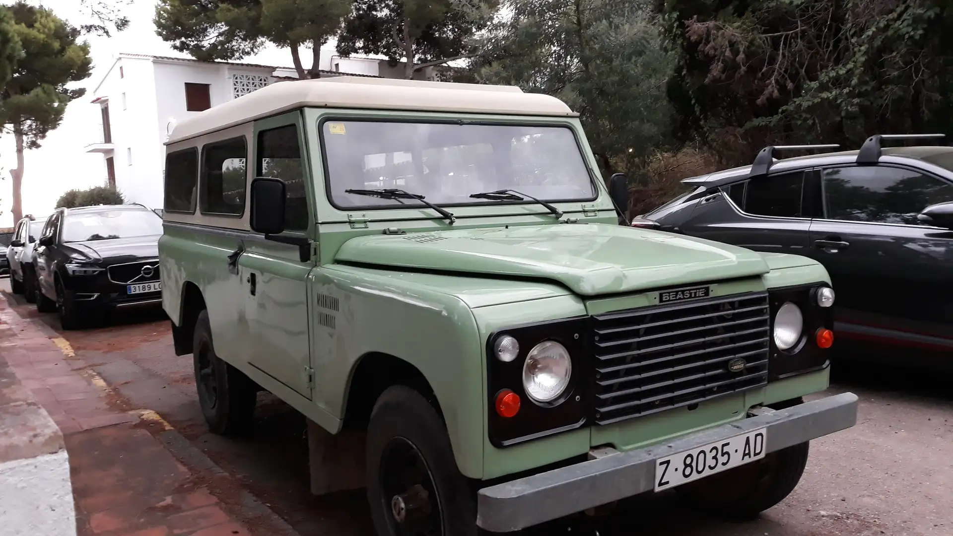 Land Rover - 1