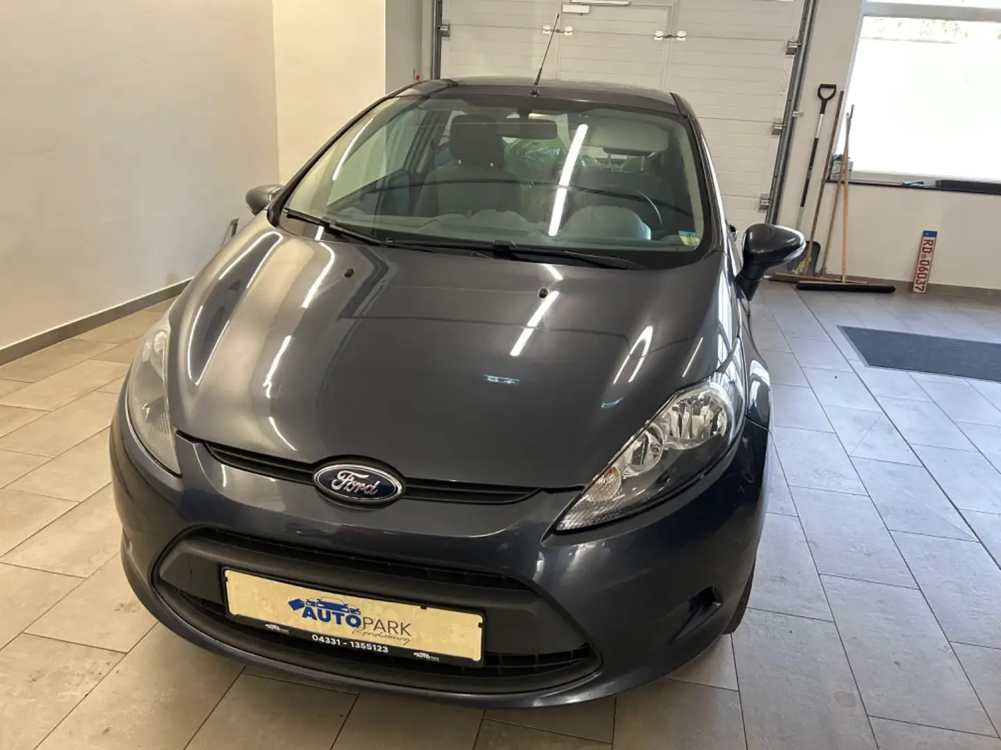 Ford Fiesta Trend Grau - 2