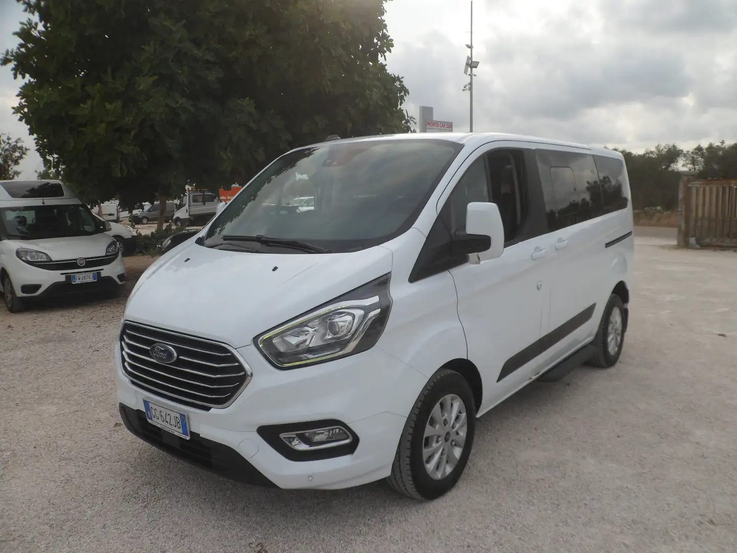 Ford Tourneo Custom 9 posti Weiß - 1