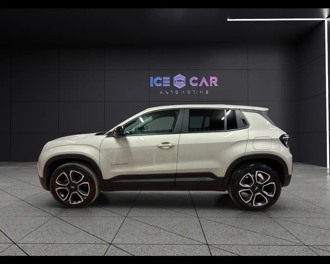 Jeep Avenger - Avenger 1.2 Turbo 110 CV MHEV Summit Silber - 2