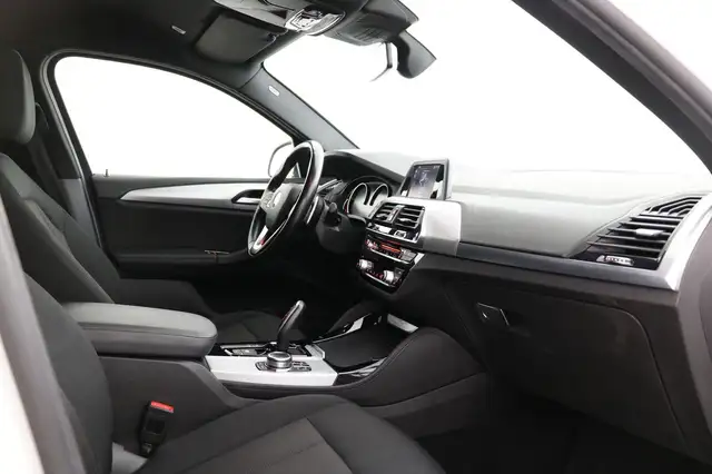 BMW X4 view 12