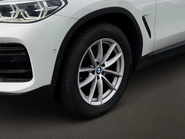 BMW X4 view 3