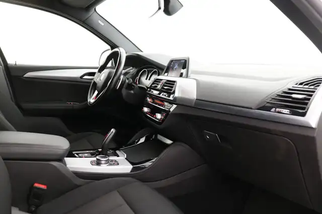 BMW X4 view 13