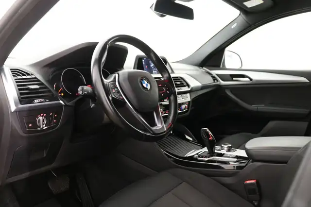 BMW X4 view 15
