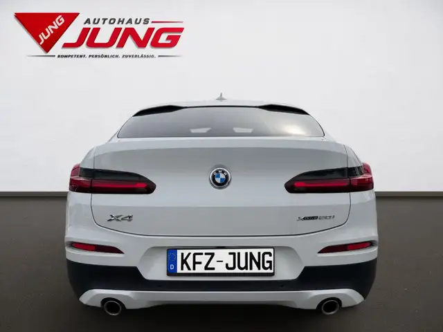 BMW X4 view 10