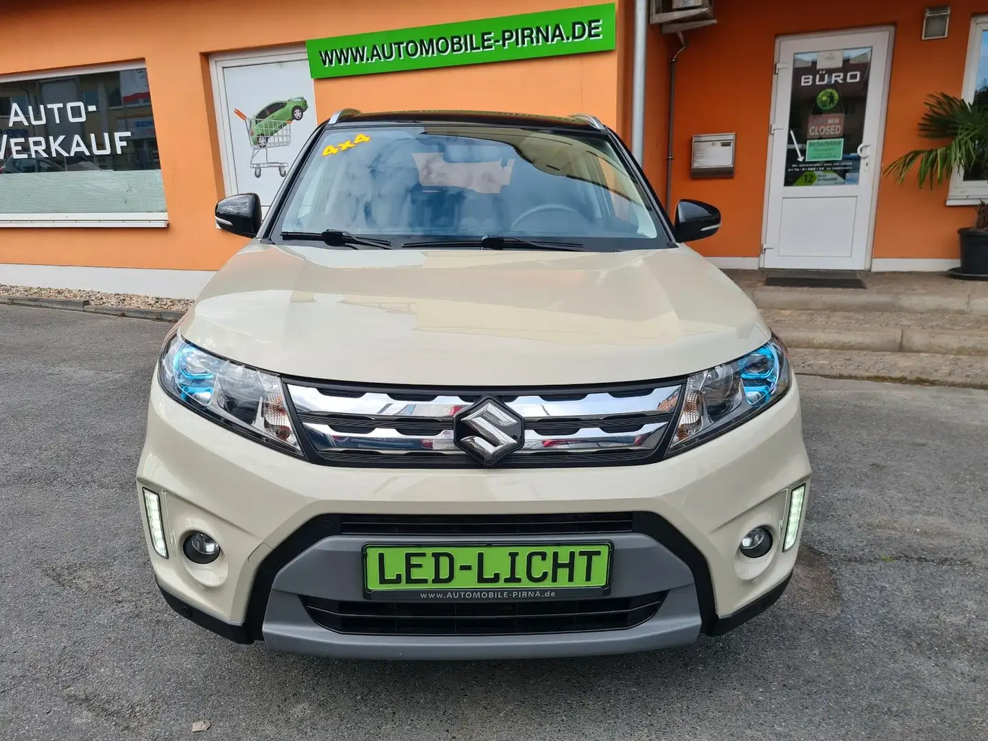 Suzuki Vitara 1.6 Comf.+ 4x4 ALLRAD, 1.HD+NAVI/PANO/LED Beżowy - 2
