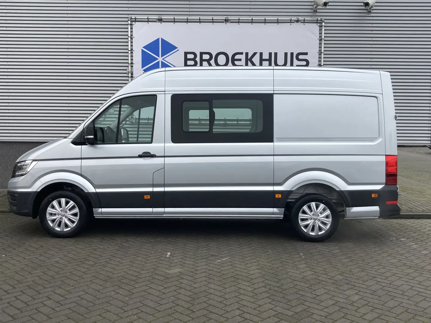 Volkswagen Crafter Exclusive 140 pk | Exclusive | Led | Adaptive Crui Grijs - 2
