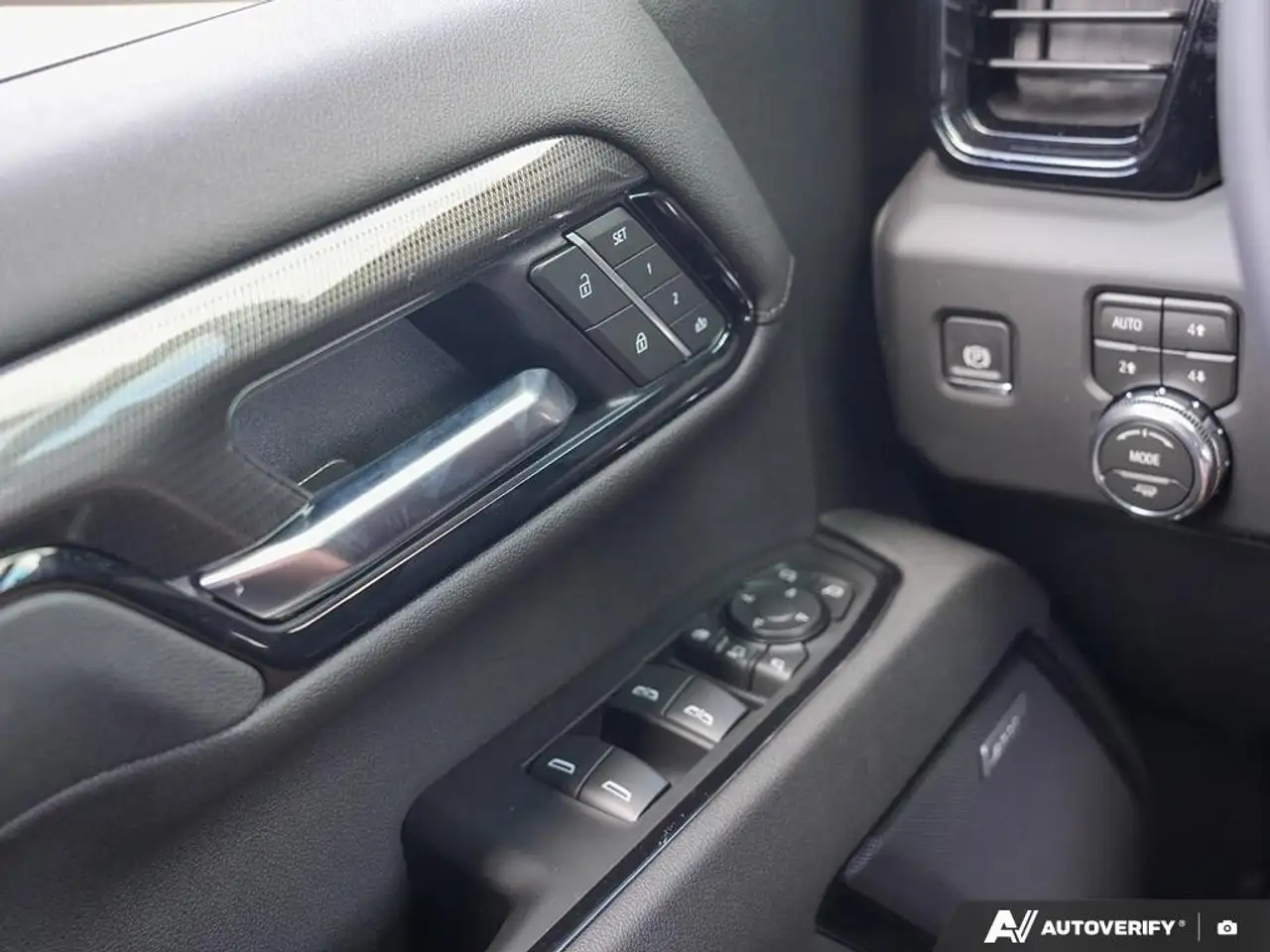 GMC Sierra 2500HD снимка GMC Sierra 2500HD