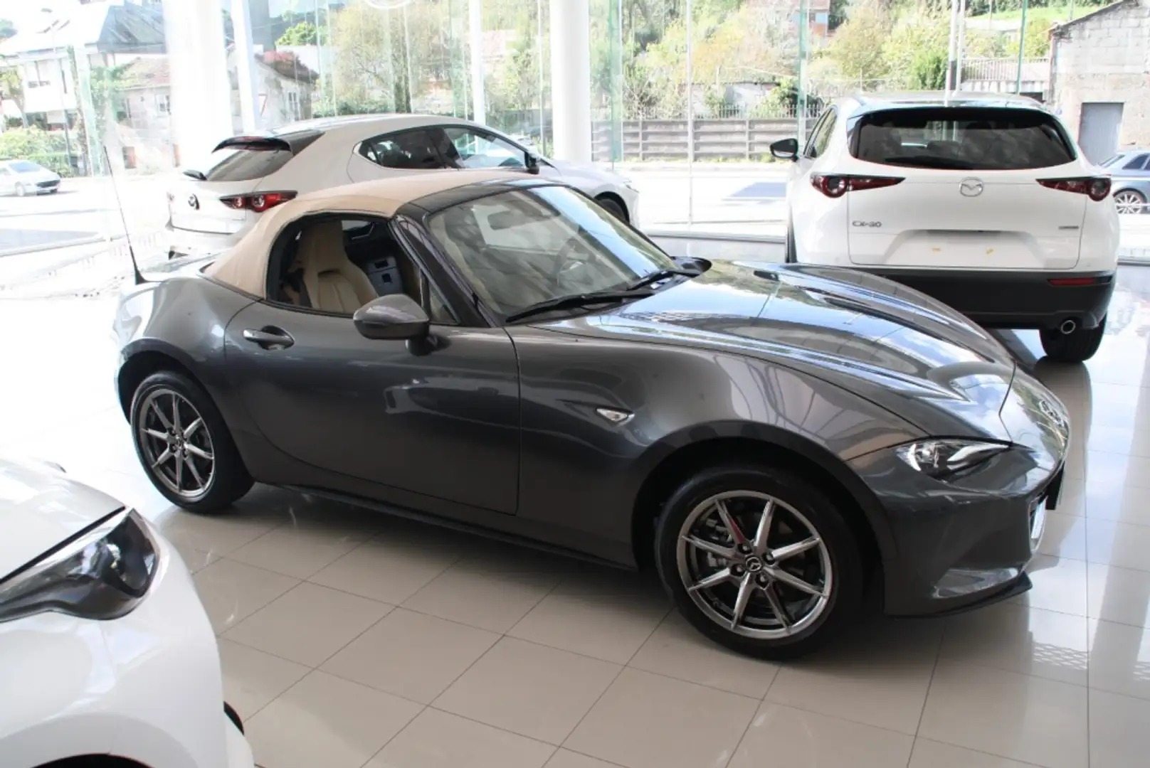 Mazda MX-5 ST 1.5 Skyactiv-G Kazari Gris - 1