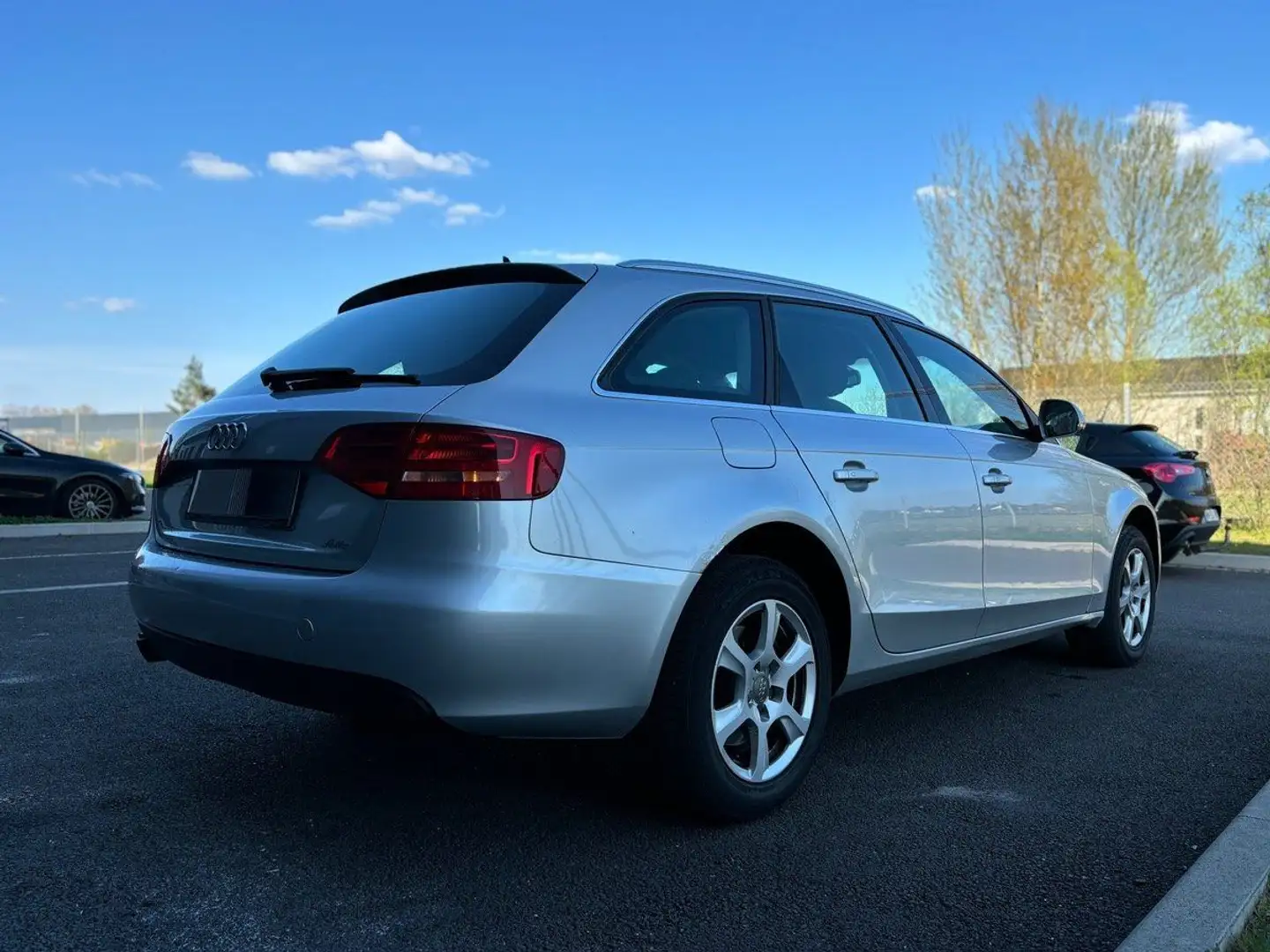 Audi A4 AVANT 1.8 ATTRACTION 160 CH Grijs - 2