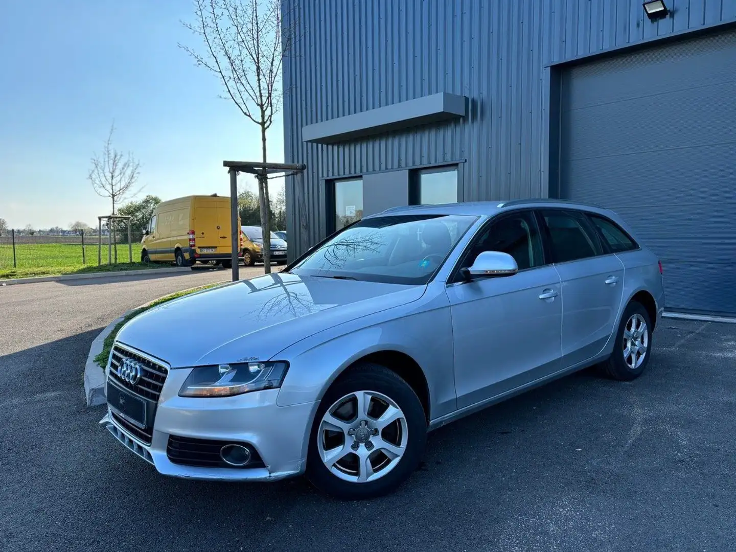 Audi A4 AVANT 1.8 ATTRACTION 160 CH Grijs - 1
