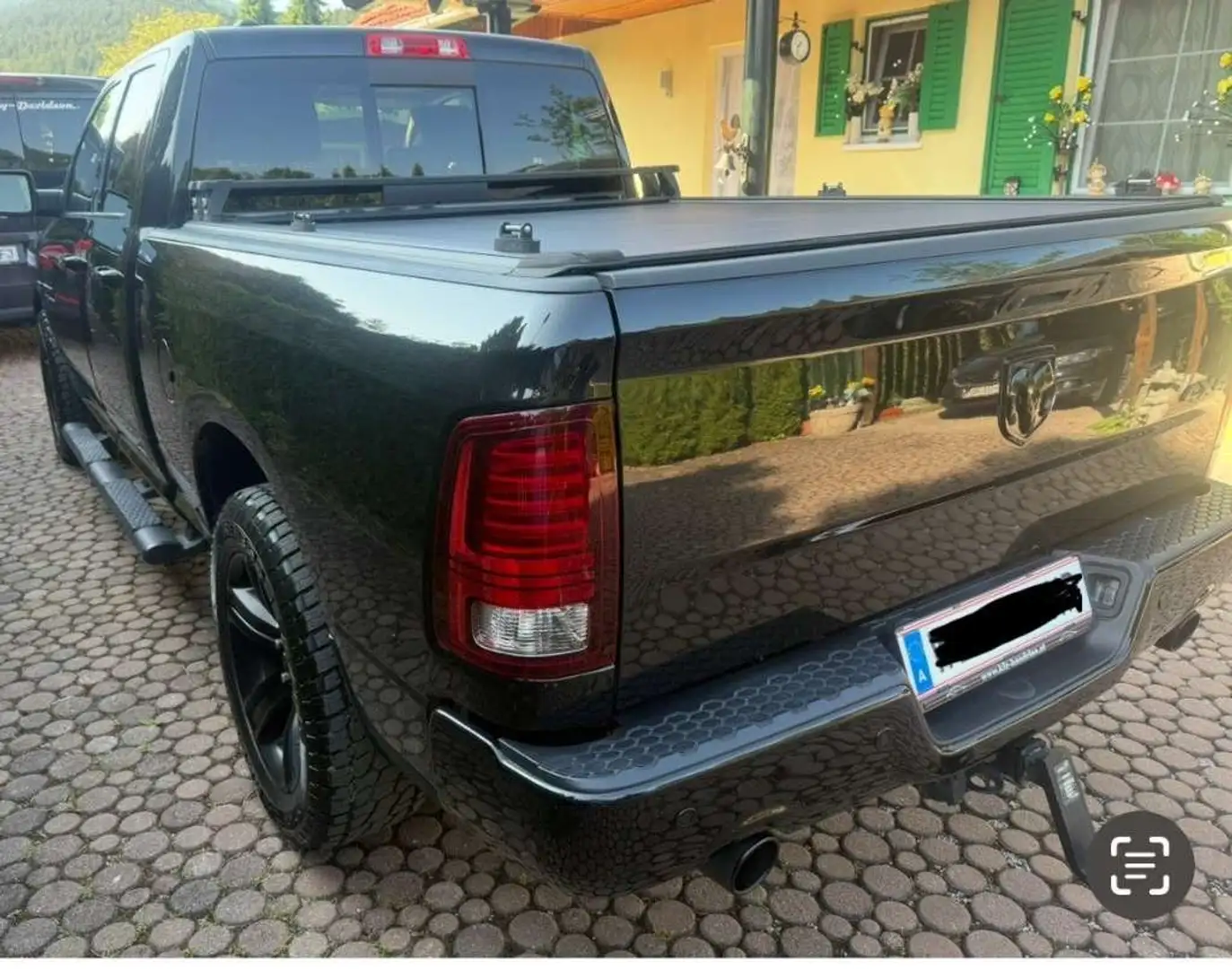 Dodge RAM 1500 SPORT QUAD CAB SUV Schwarz - 2