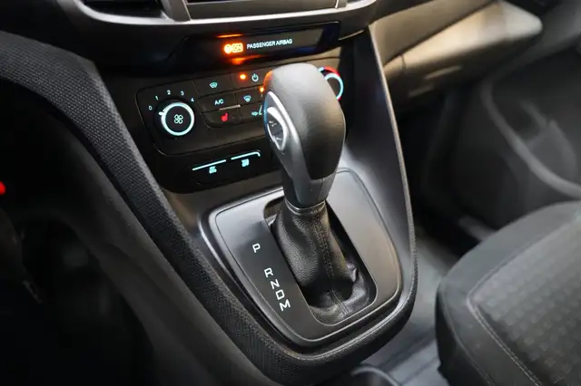 Ford Transit Connect view 13