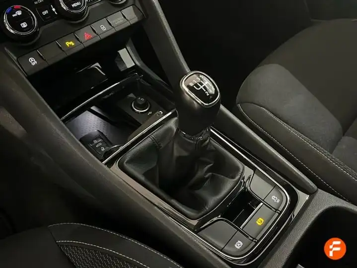 Škoda Karoq ACTIVE 1.0 TSI 2022, foto 15