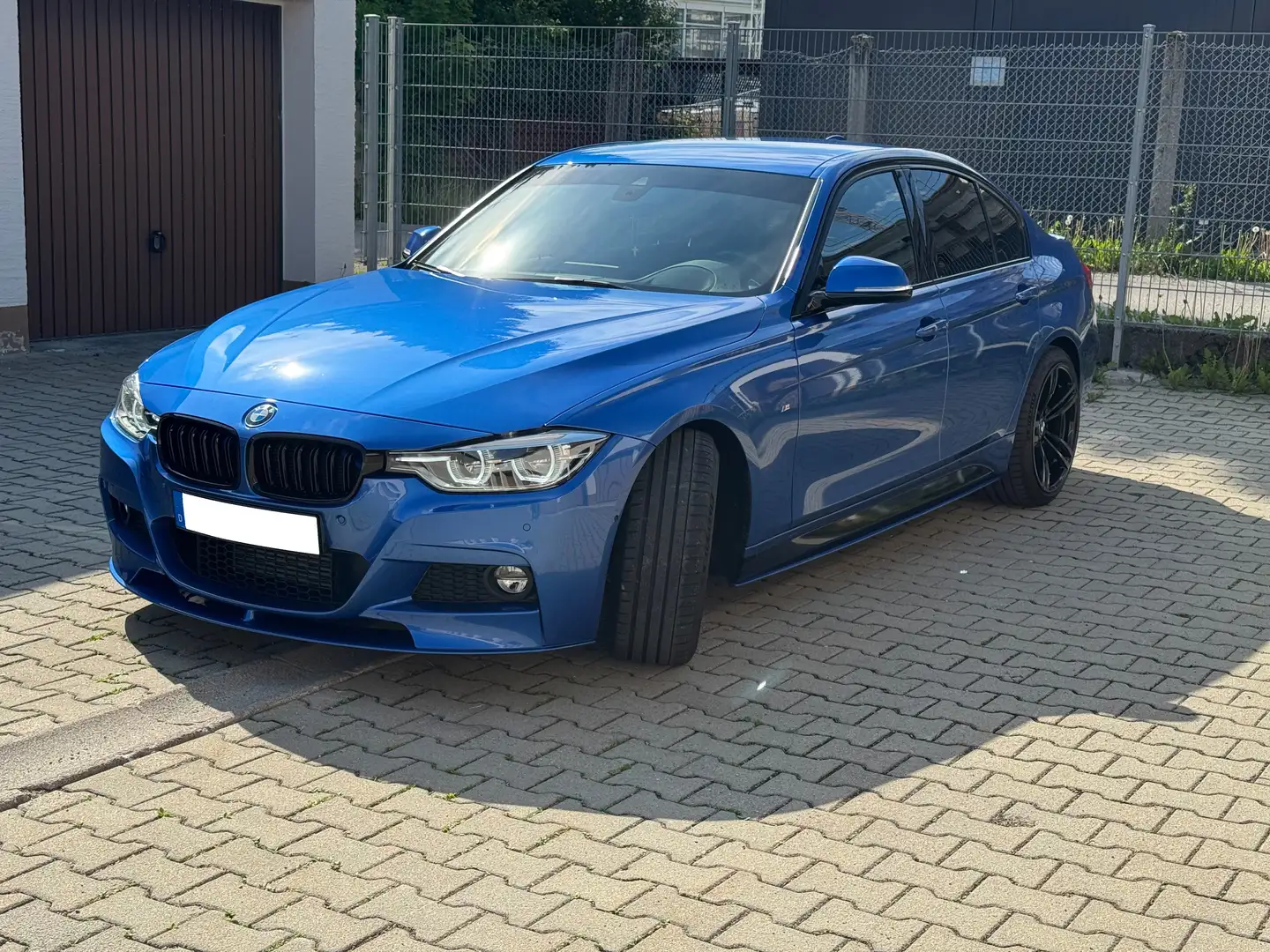 BMW 330 Aut. M Sport Navi Prof. HEAD UP El. Sitze HIFI Blau - 2