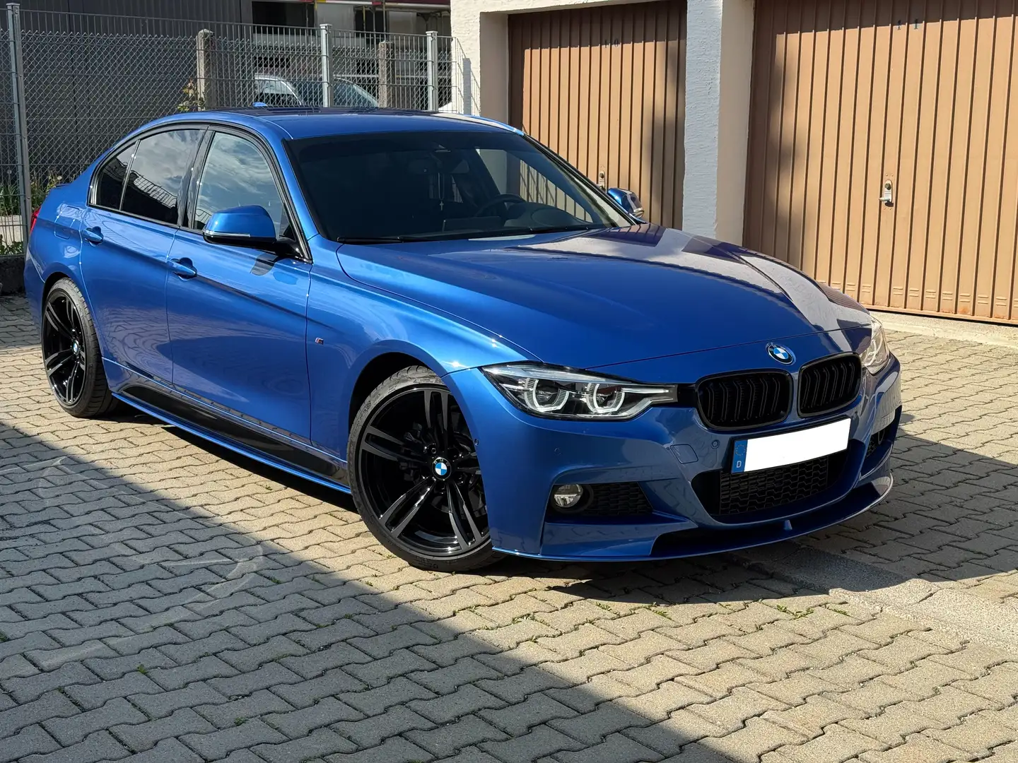 BMW 330 Aut. M Sport Navi Prof. HEAD UP El. Sitze HIFI Blau - 1