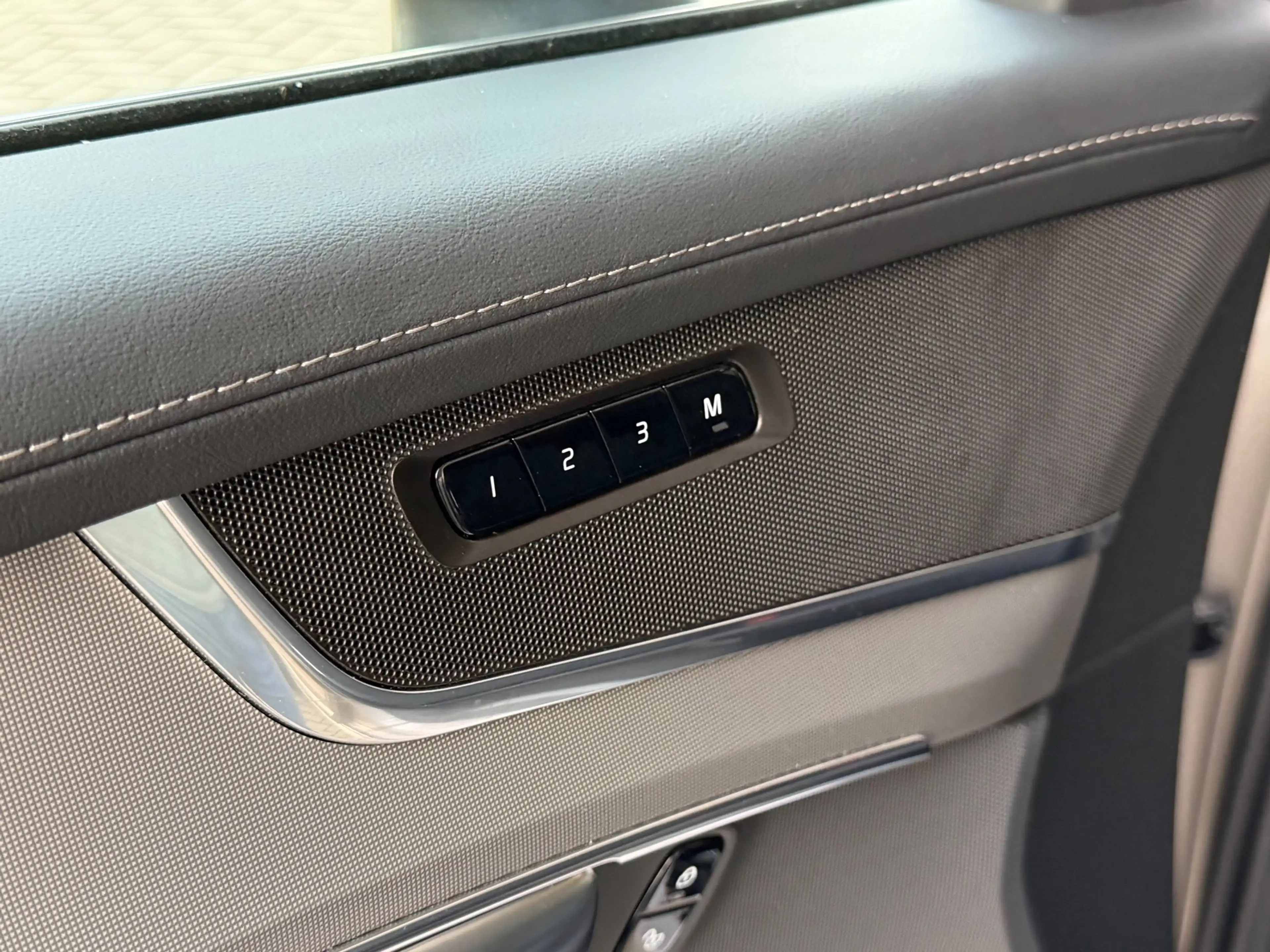 Volvo XC90 2.0 T8 Plug-in hybrid AWD Plus Bright / Facelift 2 — photo 25